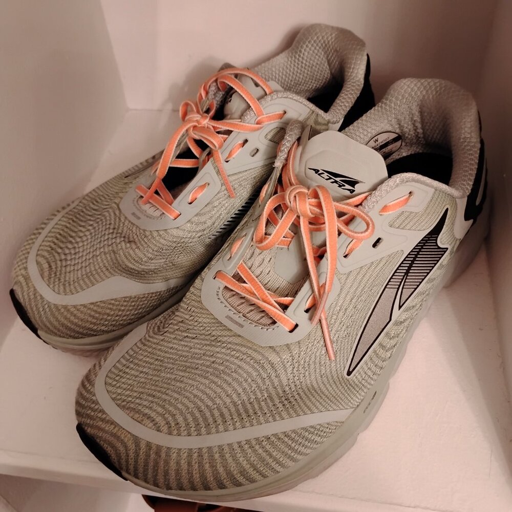 EUC Altra Torin 5-Greyish-Green and Coral - Picture 2 of 8